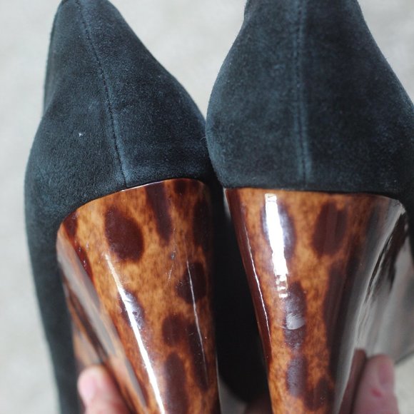 Beverly Feldman Women's 8.5 Black Suede 4" Shiny Animal Print Wedge Heel - Picture 3 of 5